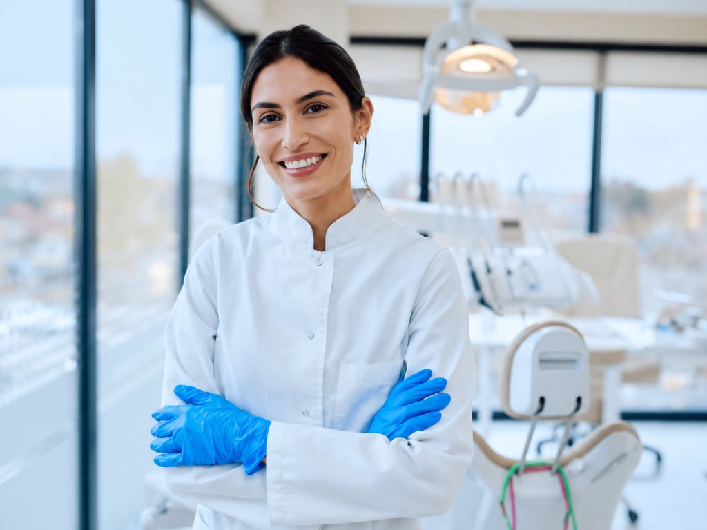 Apoyo clinico en periodoncia para higienistas y auxiliares dentales
