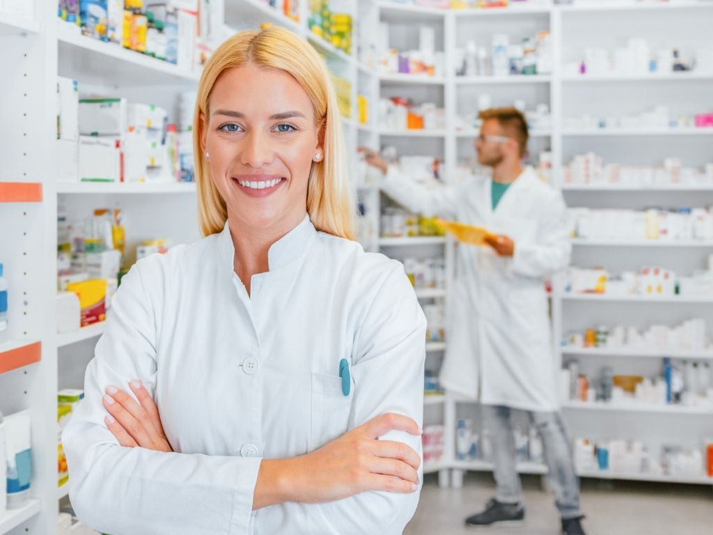 FARMACIA CLÍNICA Y ATENCIÓN FARMACÉUTICA: MEDICAMENTOS, SEGURIDAD Y ATENCIÓN AL USUARIO